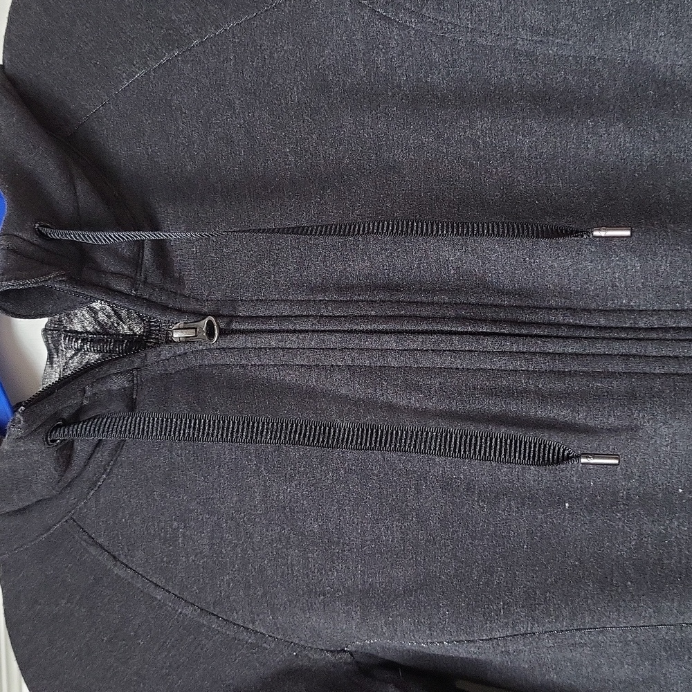 Lululemon Dark Grey Hoodie With Thumb Holes Size 4, EUC - Picture 12 of 17